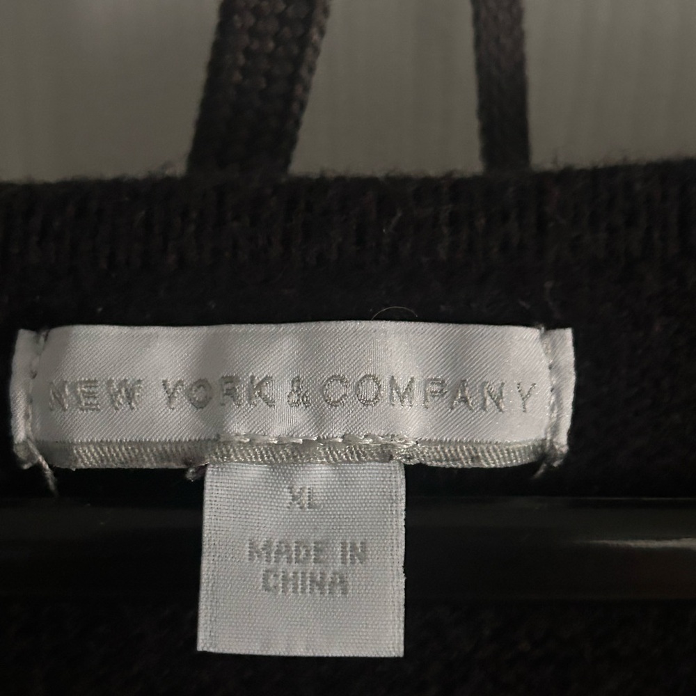Floral Embroidered Black and Gray Sweater - Picture 4 of 5
